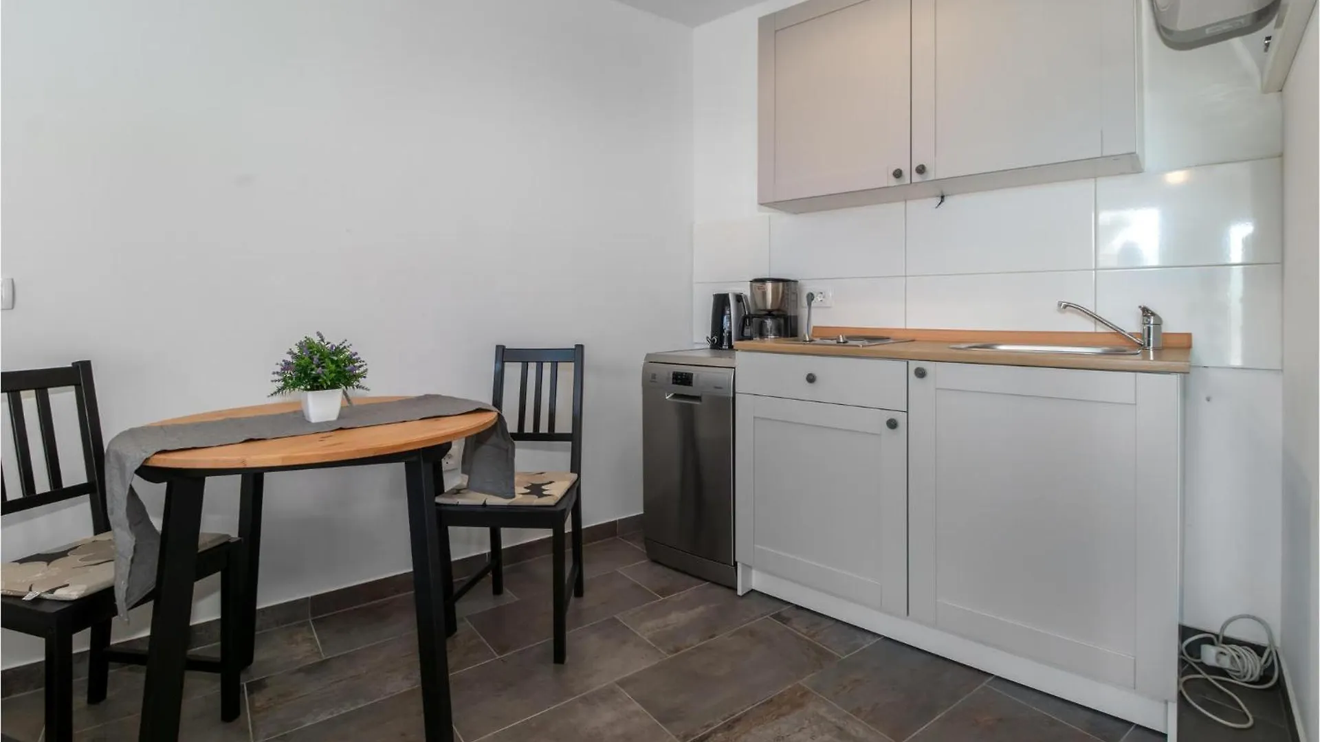 Amazing Apartment In Jadranovo With Wifi 0*,