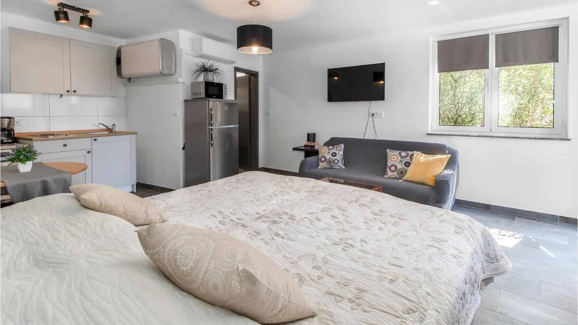 Amazing Apartment In Jadranovo With Wifi