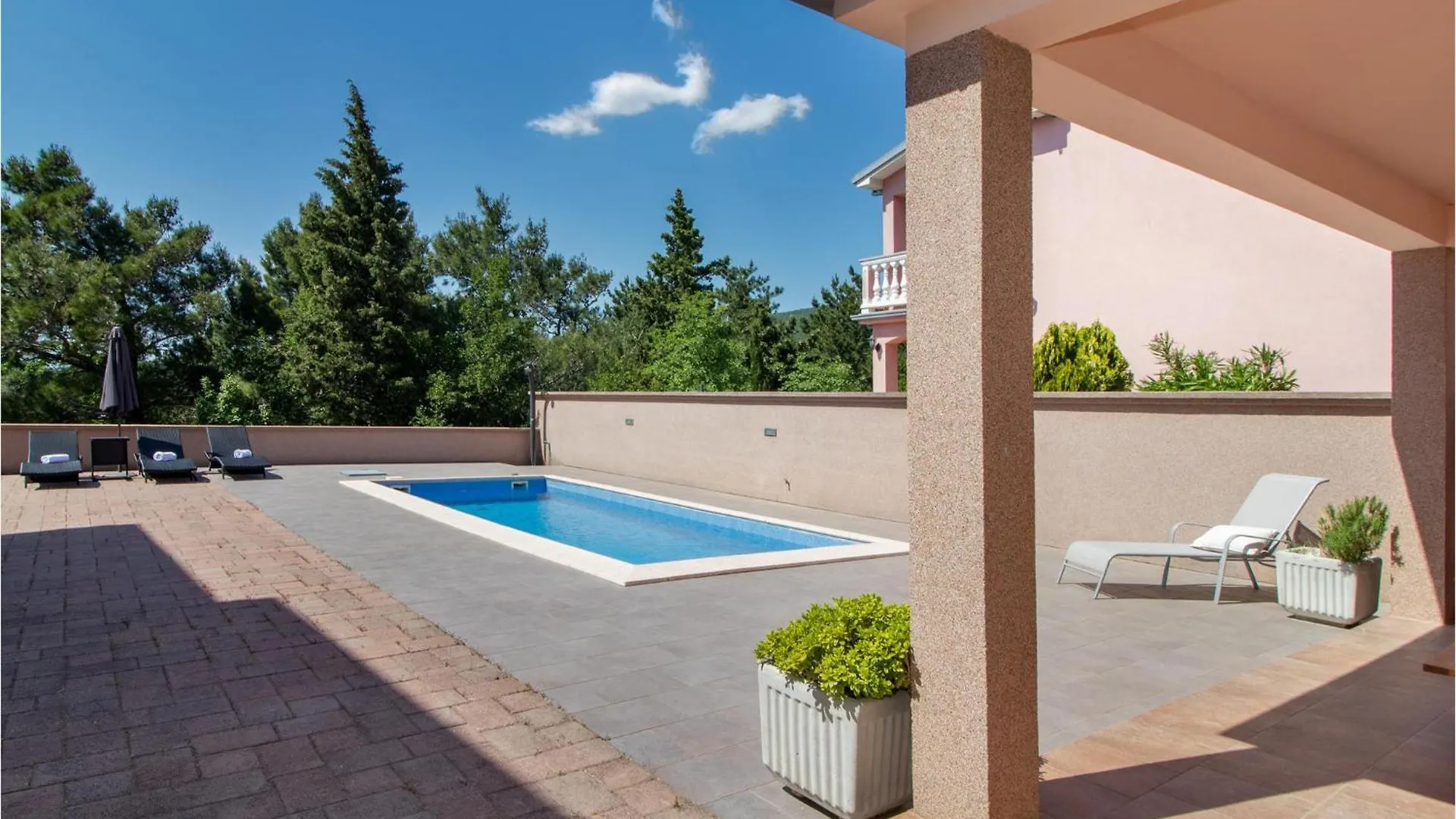 Amazing Apartment In Jadranovo With Wifi