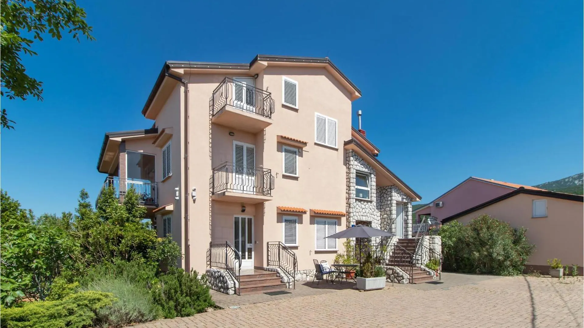 Amazing Apartment In Jadranovo With Wifi