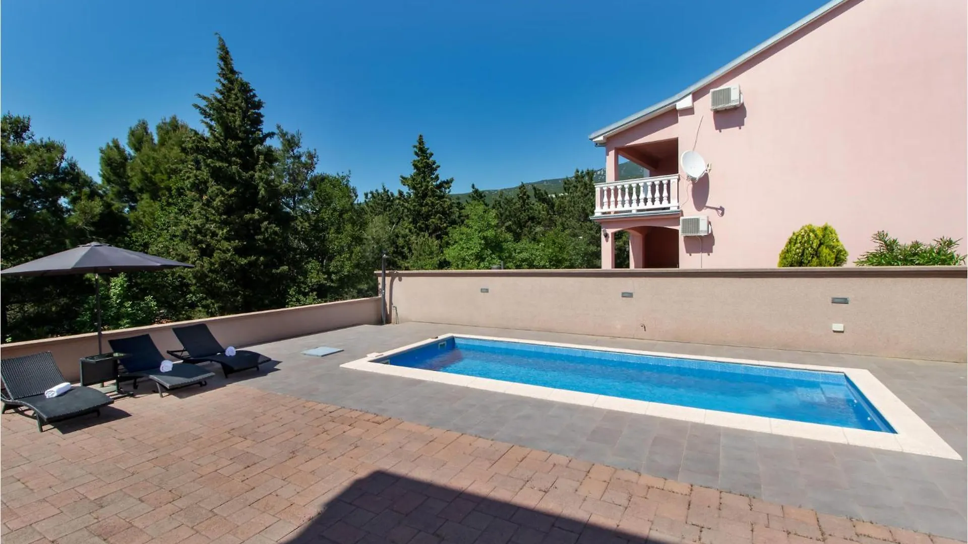 Amazing Apartment In Jadranovo With Wifi