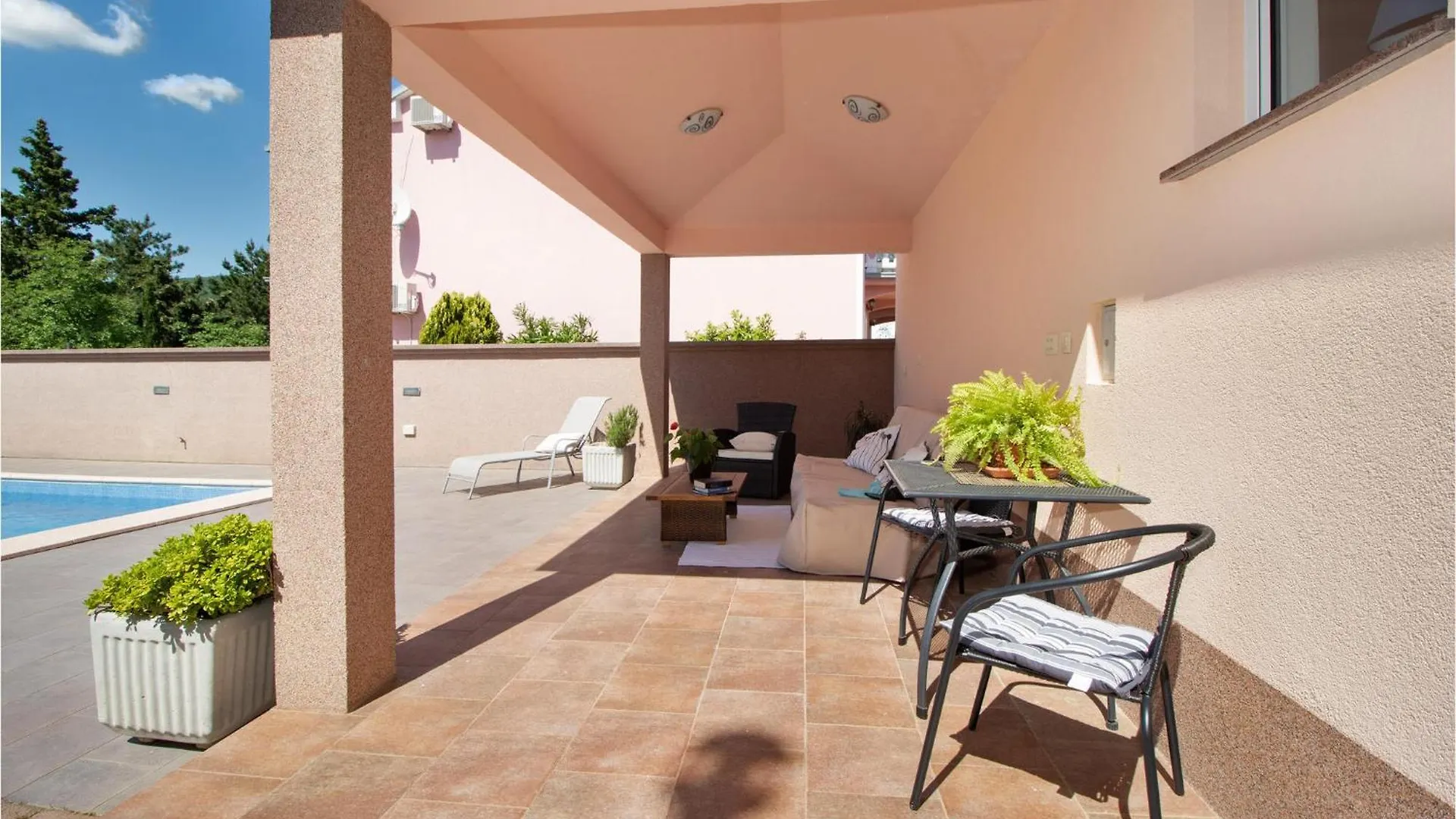 Amazing Apartment In Jadranovo With Wifi 0*,