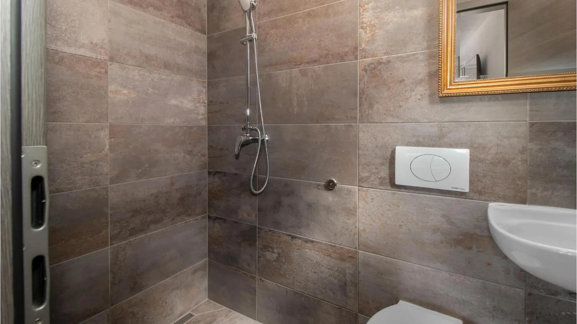 Amazing Apartment In Jadranovo With Wifi