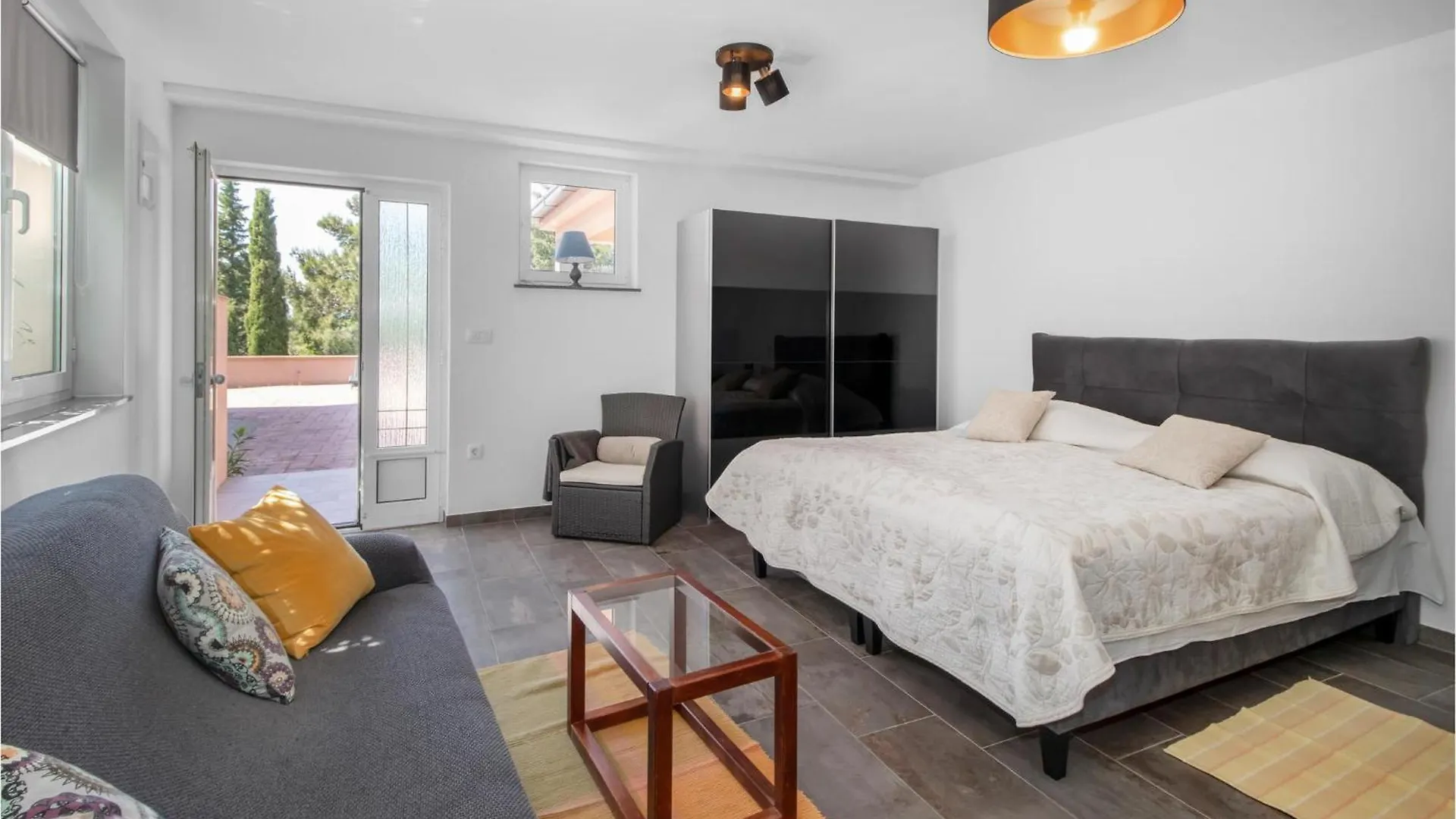 Amazing Apartment In Jadranovo With Wifi