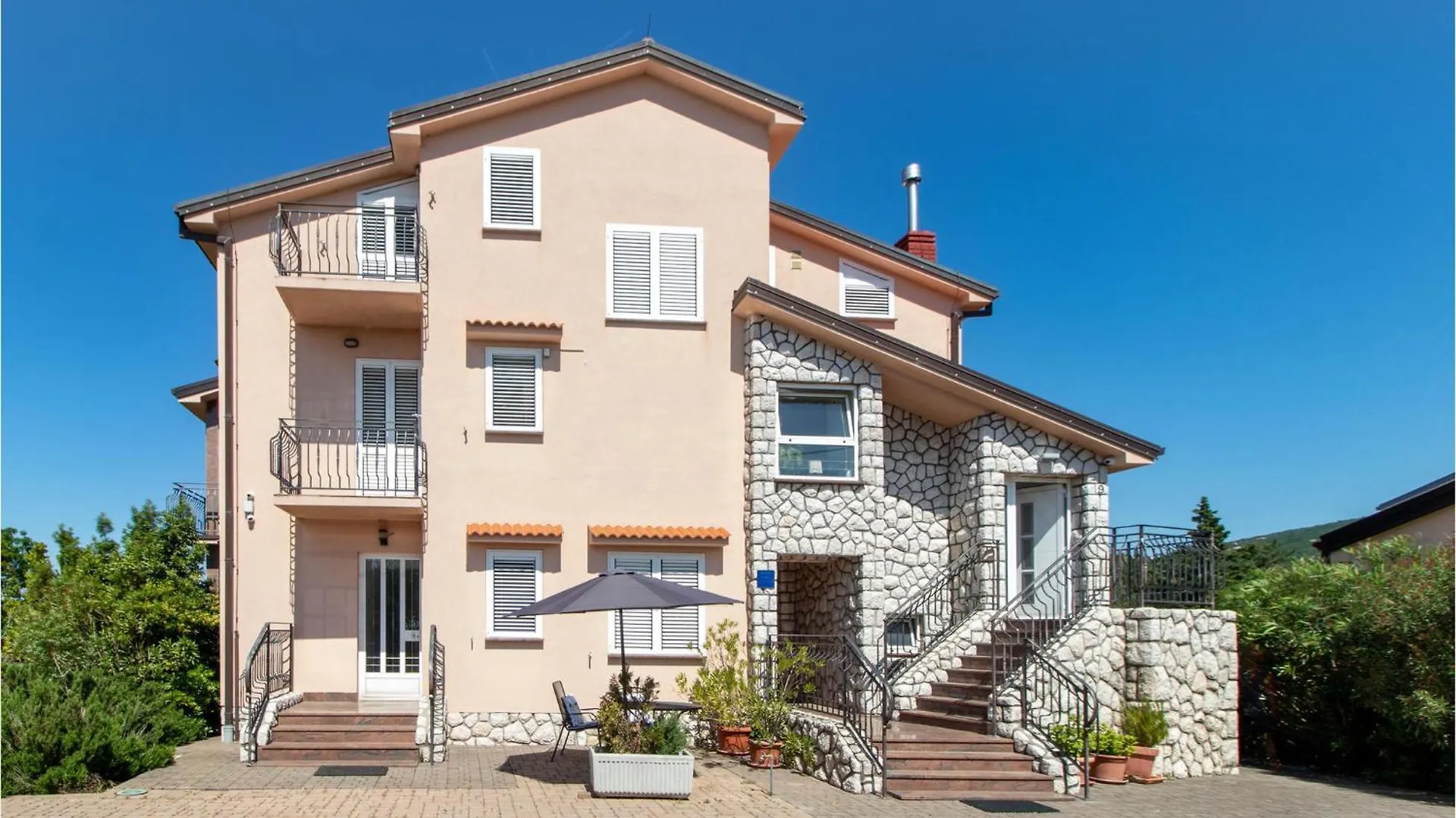 Amazing Apartment In Jadranovo With Wifi