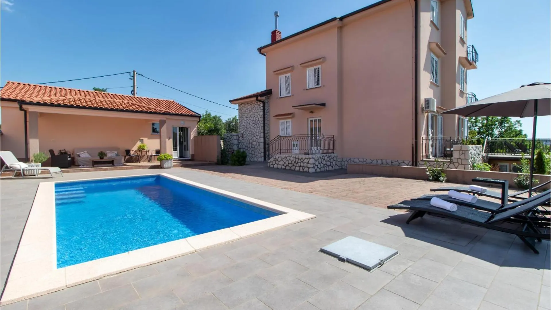 Amazing Apartment In Jadranovo With Wifi